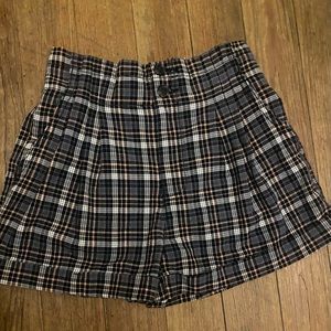 American Eagle Pleated Plaid Shorts 00